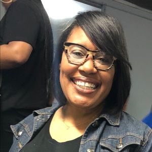 Meet your Posher, Akela